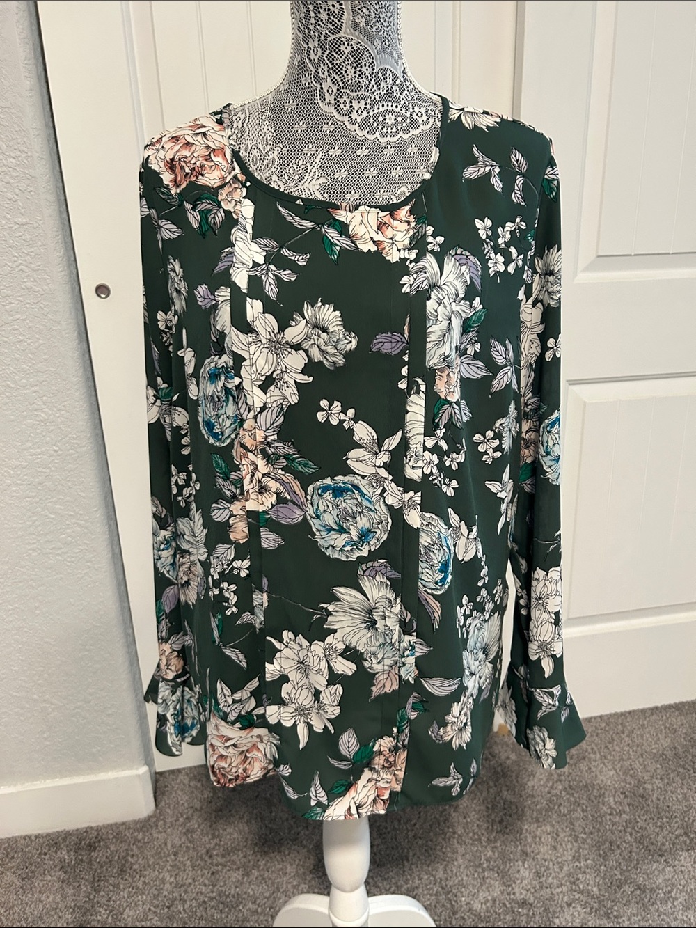Liz Claiborne Dark Green Floral Long-Sleeve Blouse